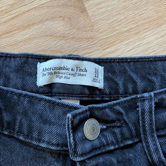 Abercrombie cutoff shorts, size 31 - Picture 2 of 2
